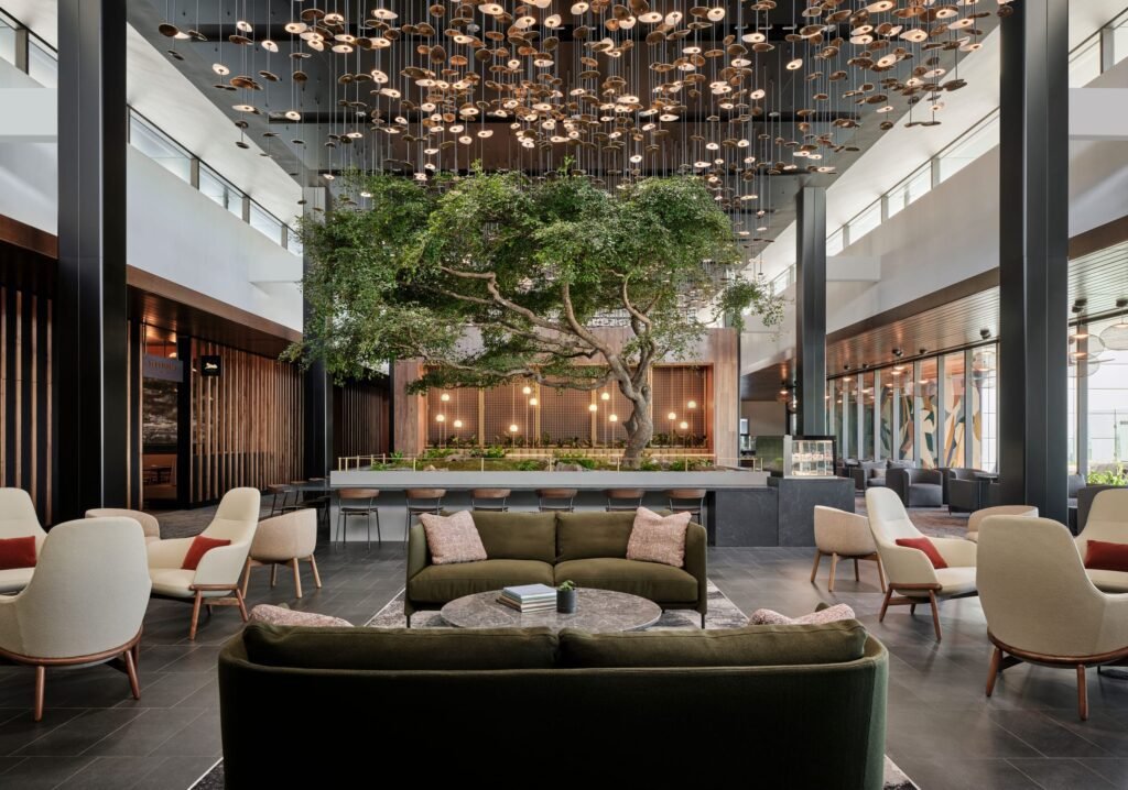 Centurion Lounge no Aeroporto Internacional Hartsfield-Jackson de Atlanta com design moderno, área de descanso e ambiente premium