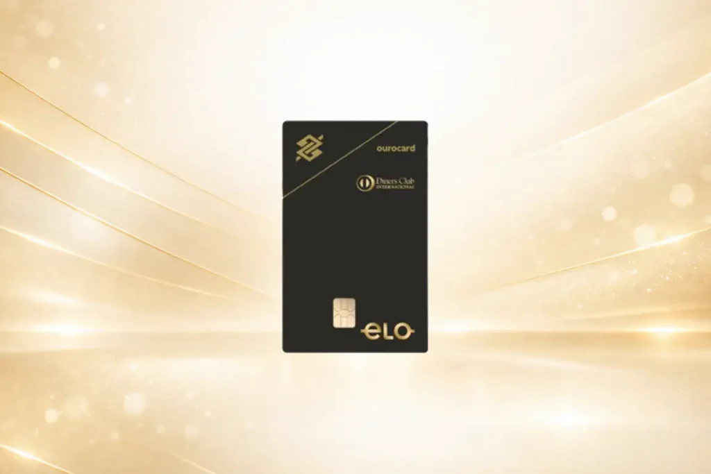 Cartão Ourocard Elo Diners Club do Banco do Brasil sobre fundo premium dourado claro com efeito luxuoso