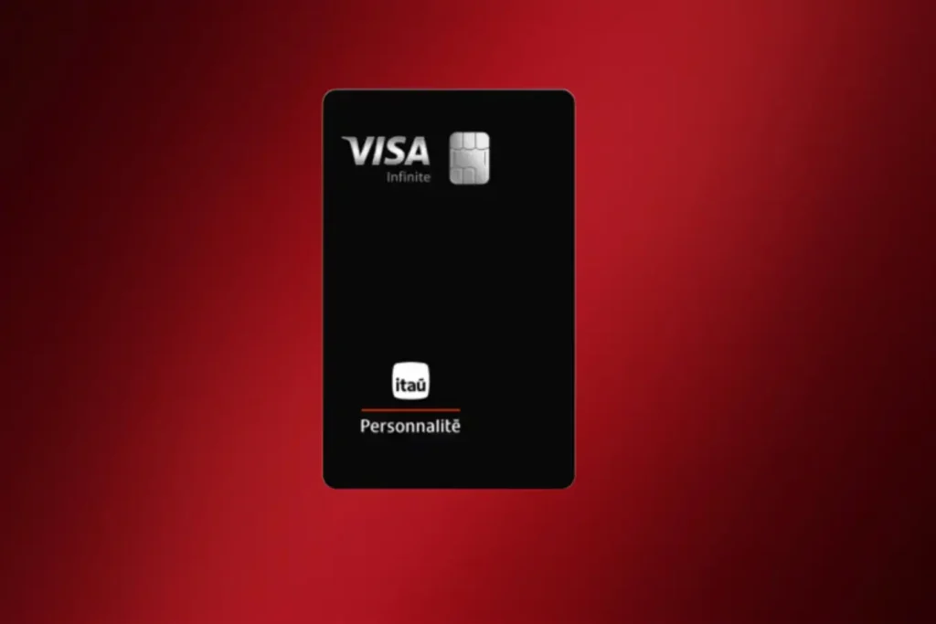 Cartão Itaú Personnalité Visa Infinite com fundo vermelho representando benefícios premium, salas VIP e vantagens para viagens em 2026.