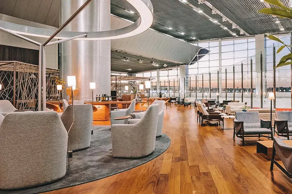 Como Entrar em Salas VIP de Aeroportos Gratuitamente com Cartões Premium em 2026