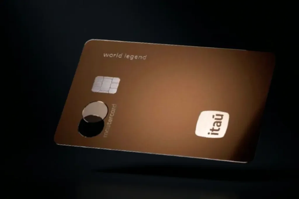 Cartão Itaú Private World Legend Mastercard ultra premium com design preto e dourado champagne