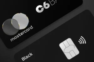 Cartão C6 Black Mastercard com benefícios premium, programa Átomos, acesso à sala VIP Mastercard Black Lounge e vantagens para viagens em 2026.