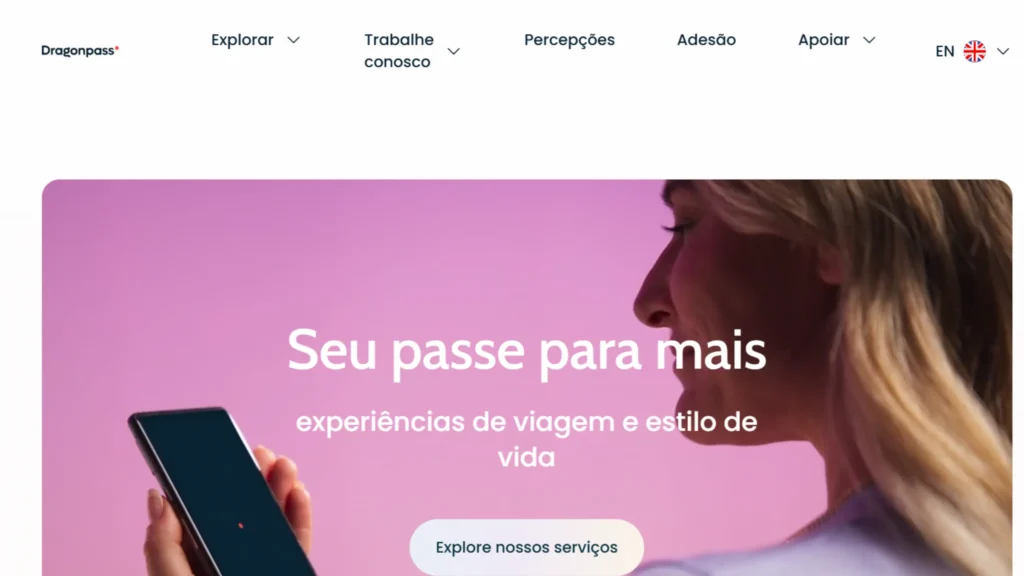 Página inicial do site oficial do DragonPass, plataforma global de benefícios para viagens com acesso a salas VIP, Fast Track e experiências em aeroportos em 2026.