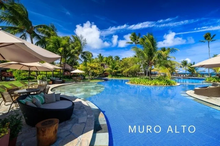 Piscina do NANNAI Muro Alto, resort participante dos benefícios exclusivos para clientes Visa Infinite.
